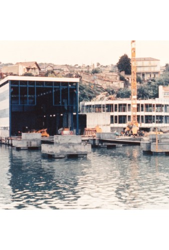 hangar-pour-fabrication-de-sous-marin-et-massifs-de-mise-a.JPG