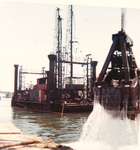 ponton-derocteur-BKH2-et-benne-Huartia.JPG